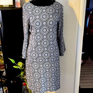 Tommy Hilfiger bell sleeve dress super cute pattern, beautiful mandolin